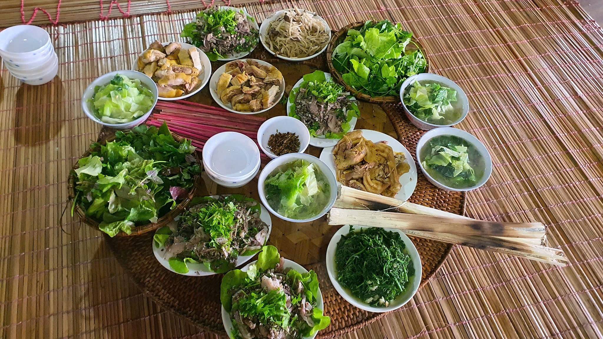 Mâm cơm được chế biến từ thảo dược