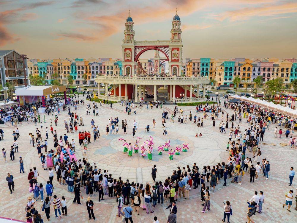  Vinhomes sẽ phối hợp cùng Vincom Retail triển khai các chương trình phát triển điểm đến, tạo không gian sống náo nhiệt, tiện nghi cho cư dân.