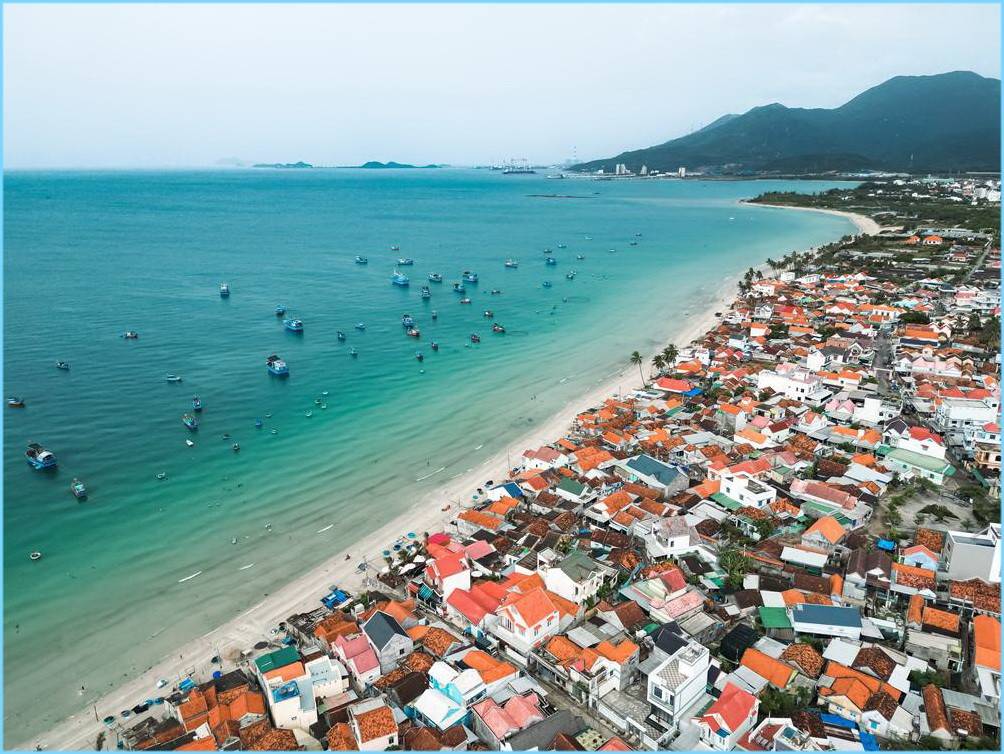 Lonely Planet vinh danh Khánh Hòa có 2 bãi biển đẹp nhất, hút khách quốc tế mùa hè 2026