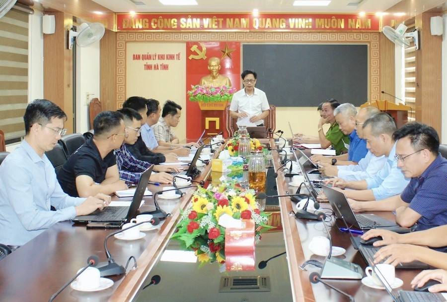 Ban Quản lý Khu kinh tế tỉnh Hà Tĩnh làm việc với các nhà đầu tư về đề xuất lắp đặt hệ thống điện mặt trời tại các nhà máy trong Khu kinh tế Vũng Áng