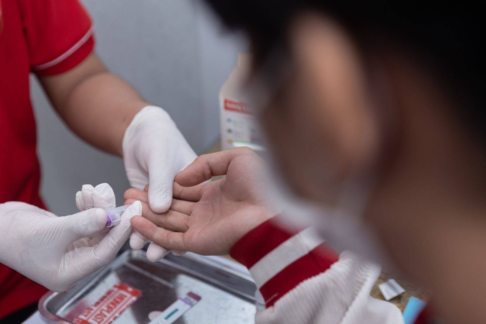 Từ 1/3/2027, rút ngắn thời gian cấp giấy chứng nhận phơi nhiễm HIV do tai nạn nghề nghiệp xuống còn 3 ngày