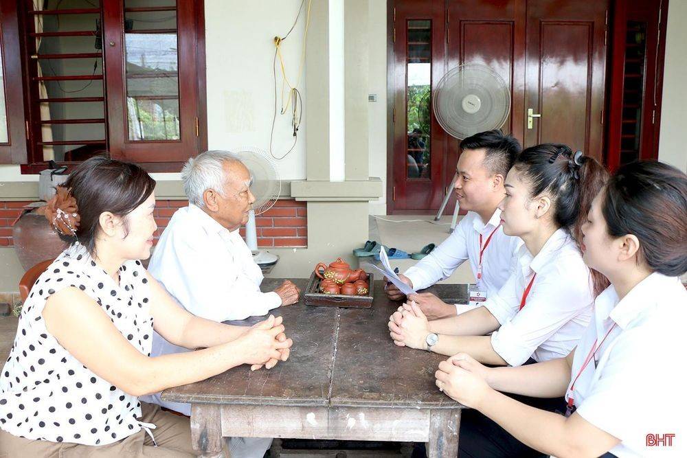 Hà Tĩnh: Ra mắt mô hình “Dịch vụ công lưu động”, hỗ trợ người dân làm thủ tục hành chính tại nhà