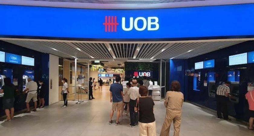 UOB được xếp hạng là một trong những ngân hàng hàng đầu thế giới: mức tín nhiệm Aa1 do Moody’s Investors Service và AA- đồng thời bởi cả hai tổ chức S&P Global Ratings và Fitch Ratings, với mạng lưới toàn cầu gồm hơn 500 văn phòng và chi nhánh tại 19 quốc gia và vùng lãnh thổ thuộc châu Á – Thái Bình Dương, châu Âu và Bắc Mỹ. UOB có mặt tại Việt Nam bắt đầu từ một văn phòng đại diện vào năm 1993 và sau đó trở thành ngân hàng Singapore đầu tiên hoạt động như một ngân hàng độc lập vào năm 2018.