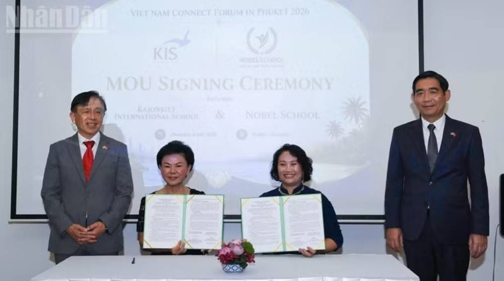Lễ ký kết Bản ghi nhớ giữa Noble School và Trường Quốc tế Kajonkiet Phuket tại diễn đàn