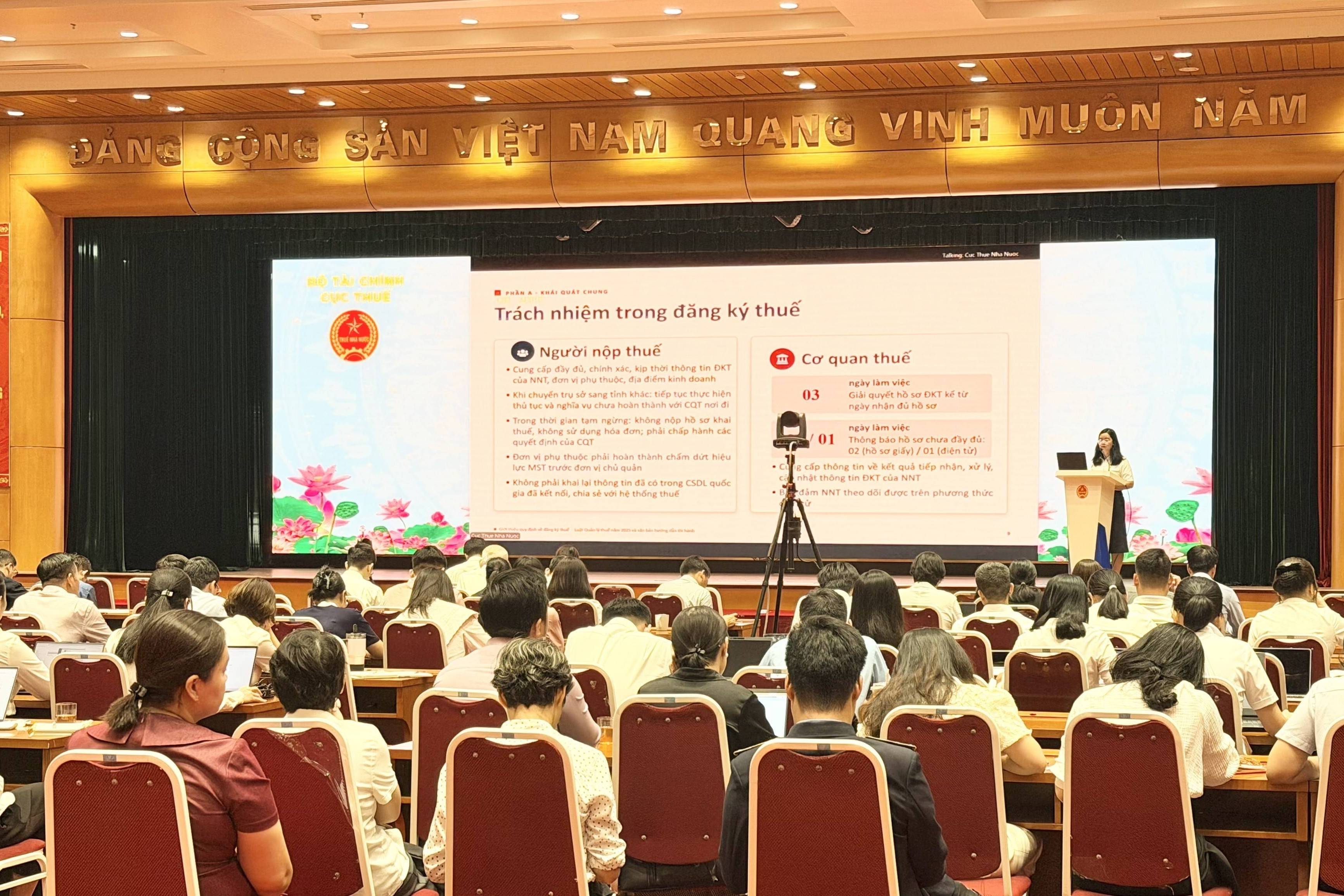 Ngành Thuế tập huấn triển khai Luật Quản lý thuế mới, sẵn sàng hỗ trợ người nộp thuế