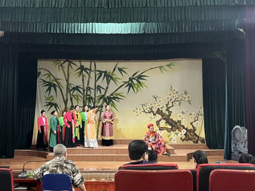 Vở chèo “Bảng nhãn Lê Quý Đôn” từng được Nhà hát Chèo Thái Bình dàn dựng, biểu diễn và đạt Huy chương Vàng tại Hội diễn sân khấu Chèo chuyên nghiệp toàn quốc năm 2005