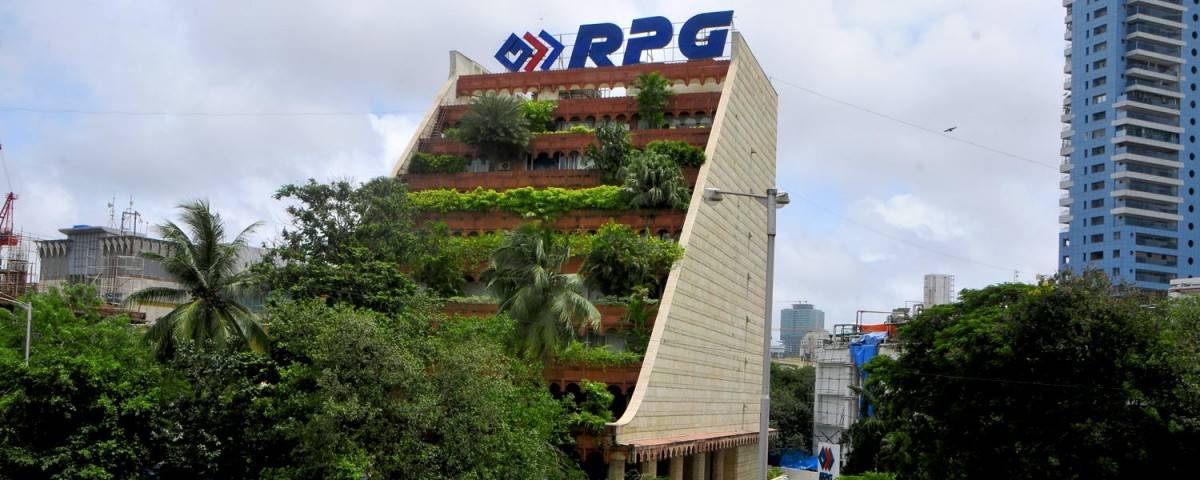 Trụ sở RPG Enterprises tại Worli (Mumbai, Ấn Độ) là nơi Harsh Goenka trưng bày hàng nghìn tác phẩm nghệ thuật trong không gian làm việc nhằm khuyến khích sáng tạo và xây dựng môi trường doanh nghiệp giàu tính nhân văn.