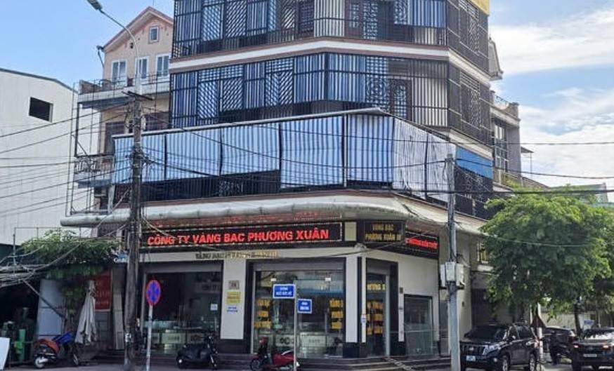 Trong thời gian 3 năm (từ 2022 đến 2024), thông qua 21 tài khoản ngân hàng cá nhân, Công ty CP Vàng bạc Phương Xuân đã thực hiện hơn 68.000 giao dịch nhận thanh toán với tổng giá trị gần 5.000 tỷ đồng; tuy nhiên, mỗi tháng chỉ nộp thuế cho nhà nước từ 10 - 20 triệu đồng.