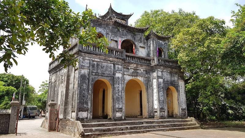 Phố Hiến Hưng Yên từng là một trong 2 thương cảng lớn nhất cả nước vào thế kỷ XVI – XVII. Hiện nơi đây còn lưu giữ nhiều dấu tích với các công trình kiến trúc, đền, chùa cổ kính. Ngày nay, Phố Hiến là một trong những địa điểm du lịch Hưng Yên nổi tiếng, thu hút đông đảo du khách thập phương tìm đến tham quan.