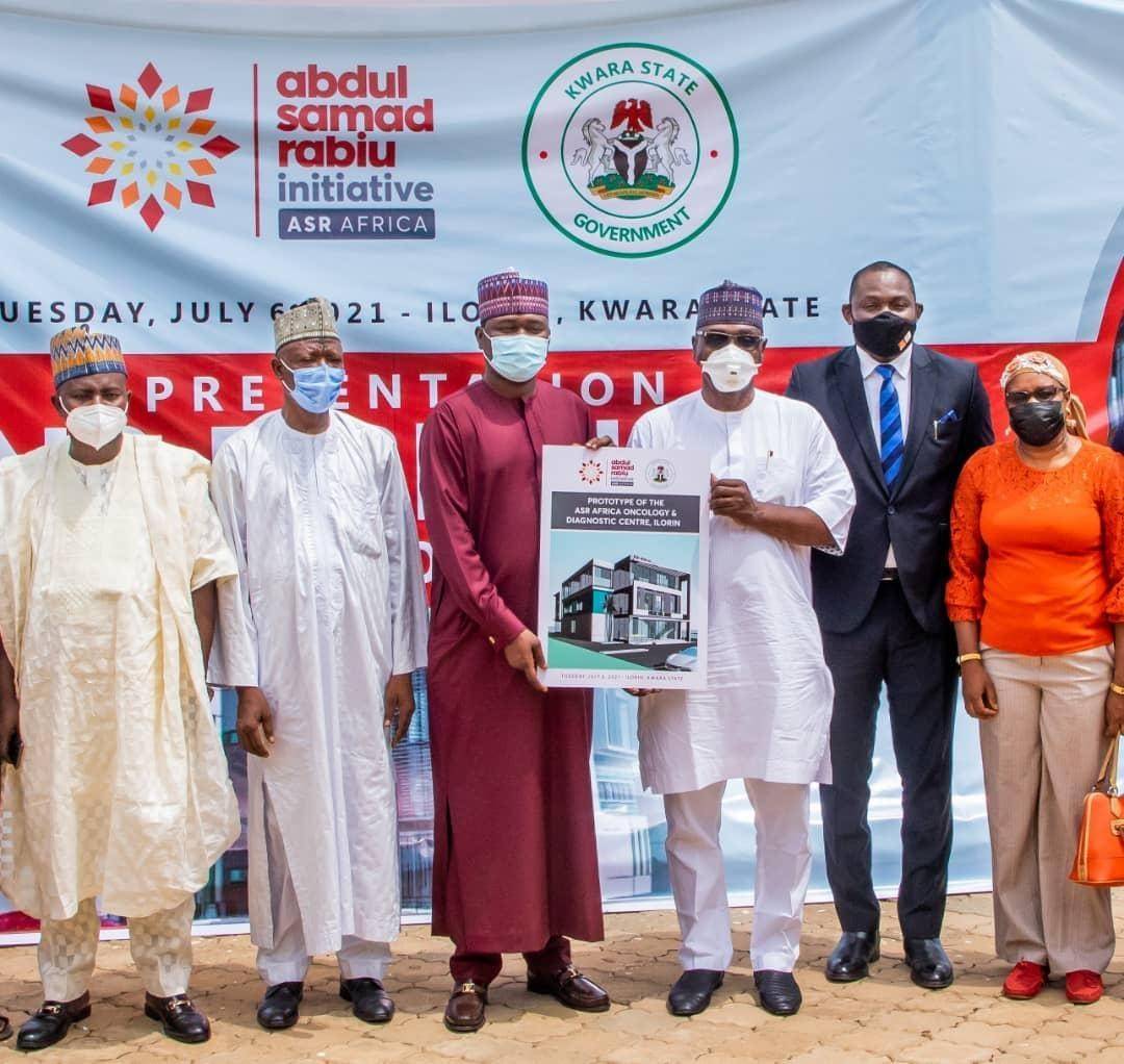 Thông qua ASR Africa, Abdulsamad Rabiu cam kết dành 100 triệu USD mỗi năm cho các dự án y tế, giáo dục và hạ tầng xã hội tại Nigeria và nhiều quốc gia châu Phi, coi phát triển cộng đồng là một phần của chiến lược phát triển bền vững.