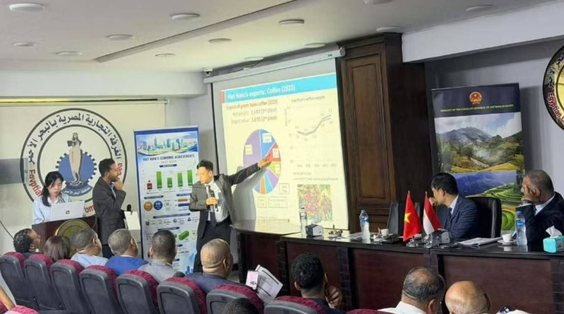 Diễn đàn doanh nghiệp với chủ đề “Quan hệ đối tác kinh tế Việt Nam-Ai Cập: Tăng trưởng và cơ hội”, thu hút sự tham dự của đông đảo doanh nghiệp tỉnh Biển Đỏ.