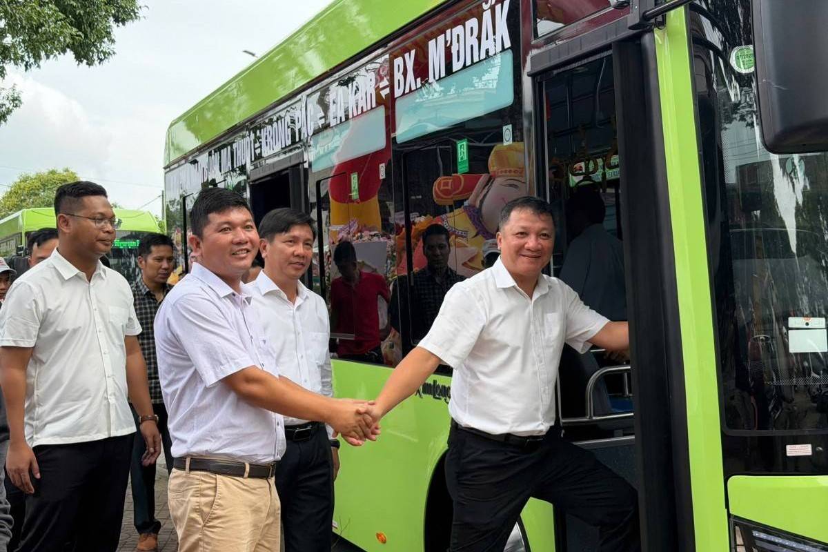 Đắk Lắk mở lối giao thông xanh: Đừng để xe dù, bến cóc “bóp nghẹt” xe buýt điện!