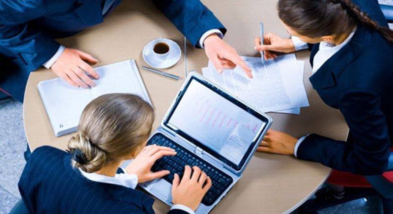 Với mức độ phức tạp và thay đổi liên tục của luật thuế hiện nay, việc tuân thủ các quy định và điều khoản đã trở thành một thách thức lớn. Đây là lúc mà dịch vụ tư vấn luật về thuế trở nên vô cùng quan trọng. Dịch vụ tư vấn không chỉ giúp bạn tối ưu hóa việc đóng thuế mà còn giúp bạn giảm thiểu sự phiền toái và rủi ro pháp lý. 