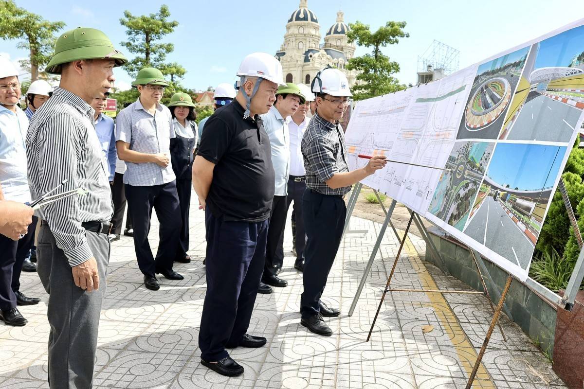 Hải Phòng: Chủ tịch UBND thành phố kiểm tra tiến độ loạt dự án giao thông trọng điểm