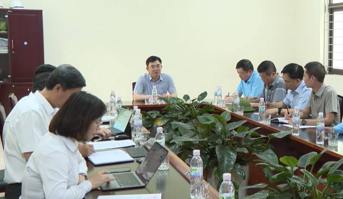 Chủ tịch Hội đồng thành viên TKV Ngô Hoàng Ngân đề nghị Công ty tuyển than Hòn Gai quyết liệt đôn đốc các nhà thầu và phối hợp với Than Hà Tu, Than Núi Béo để sớm lưu thông toàn tuyến.