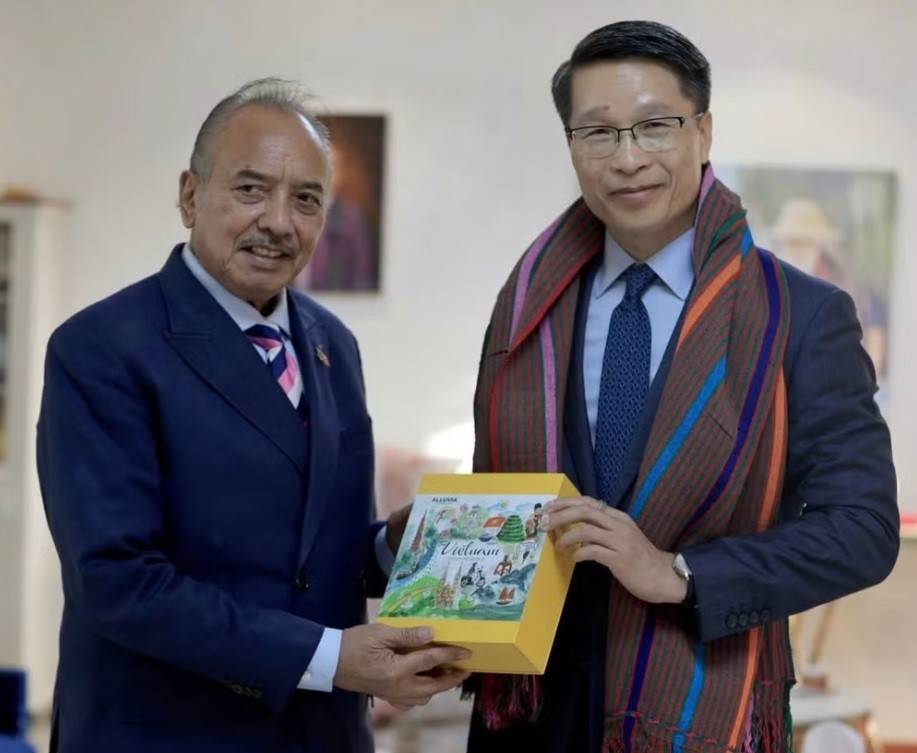 Đại biện Phạm Bình Đàm cùng Phó Thủ tướng Timor-Leste Francisco Kalbuadi Lay tại cuộc gặp (Ảnh: Đại sứ quán Việt Nam tại Timor-Leste).