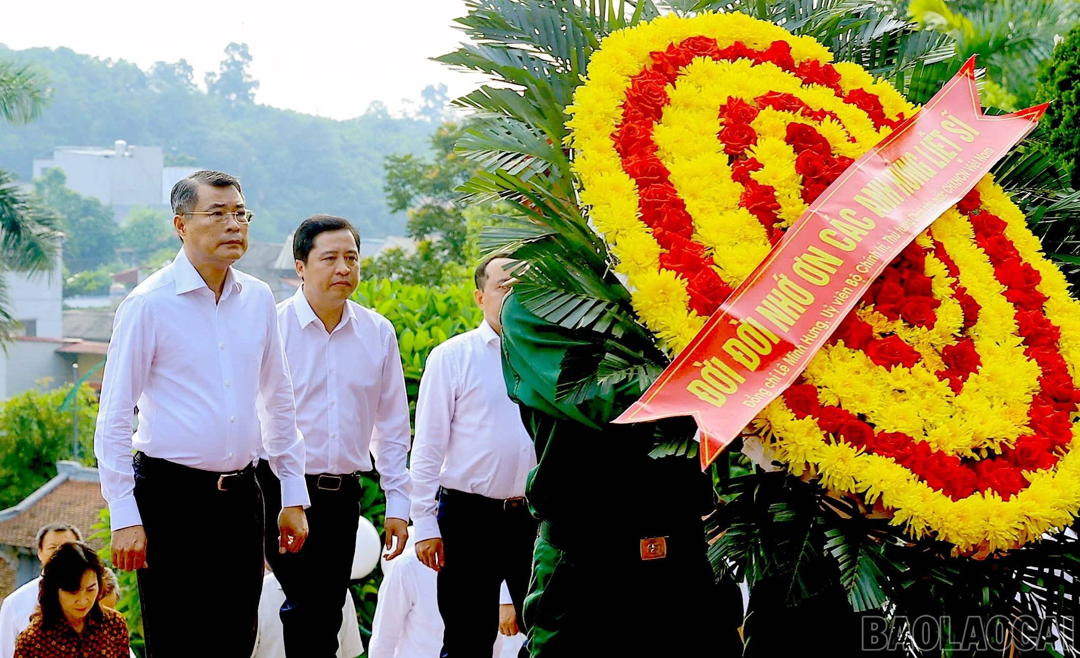 Thủ tướng Lê Minh Hưng dâng hương tri ân các Anh hùng liệt sĩ tại Nghĩa trang Liệt sĩ trung tâm tỉnh Lào Cai