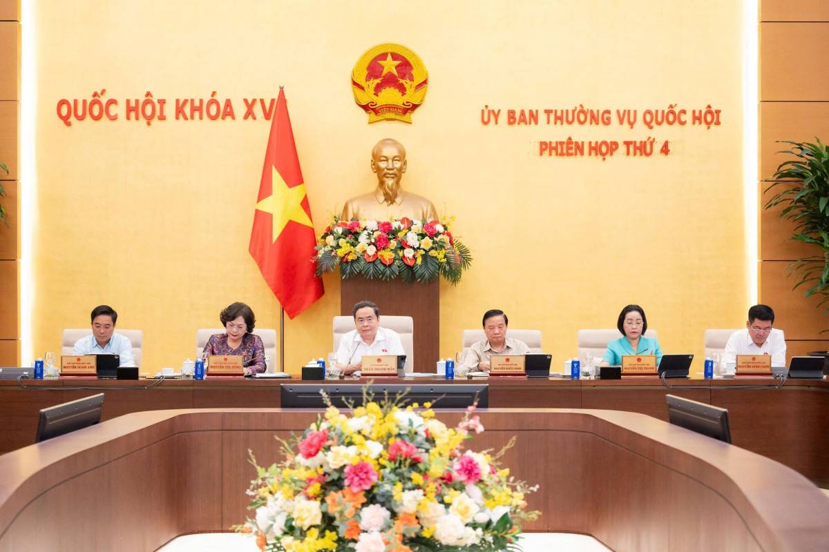 Chủ tịch Quốc hội Trần Thanh Mẫn và các Phó Chủ tịch Quốc hội tại Phiên họp