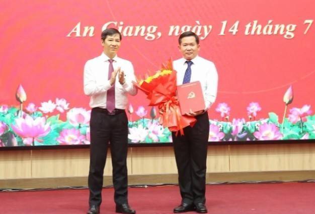 Trung tướng Đinh Văn Nơi giữ chức Phó Bí thư Tỉnh ủy An Giang, kiêm Bí thư Đảng ủy đặc khu Phú Quốc
