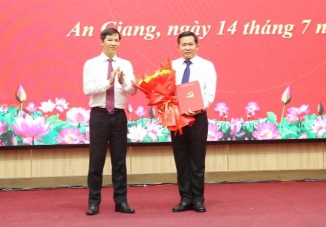Trung tướng Đinh Văn Nơi giữ chức Phó Bí thư Tỉnh ủy An Giang, kiêm Bí thư Đảng ủy đặc khu Phú Quốc