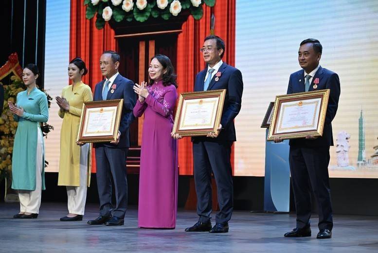 Vietnam Airlines nhận Huân chương Lao động hạng Ba vì phát triển bền vững