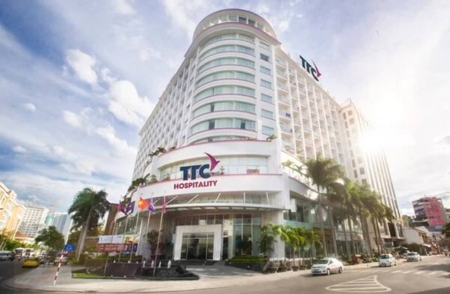 Bà Tôn Nữ Thanh Hoa có nguy cơ bị tạm hoãn xuất cảnh nếu Công ty TNHH Du lịch TTC không hoàn thành nghĩa vụ nộp thuế trong thời hạn 30 ngày.