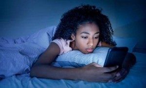 Anh dự kiến áp "giờ giới nghiêm" mạng xã hội với người dưới 18 tuổi