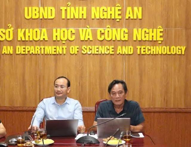 Ông Trần Quốc Thành - Nguyên Giám đốc Sở Khoa học và Công nghệ; ông Phan Thành Chung - Giám đốc Công ty Cổ phần Tư vấn quản lý Quốc tế đồng chủ trì hội thảo