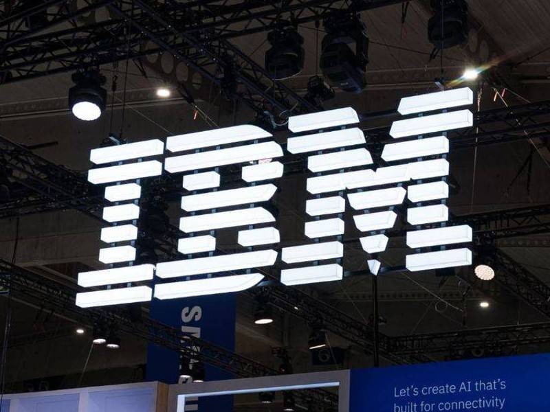 Cổ phiếu IBM lao dốc mạnh nhất hơn 50 năm sau cảnh báo lợi nhuận