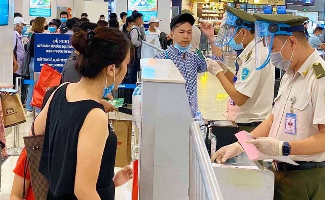 Nghị định 252/2026/NĐ-CP quy định chi tiết một số điều và biện pháp tổ chức thi hành Luật Quản lý thuế 2025. Trong đó, văn bản đã xác định cụ thể 05 trường hợp bị tạm hoãn xuất cảnh do nợ thuế có hiệu lực từ ngày 01/7/2026 (Ảnh minh họa).