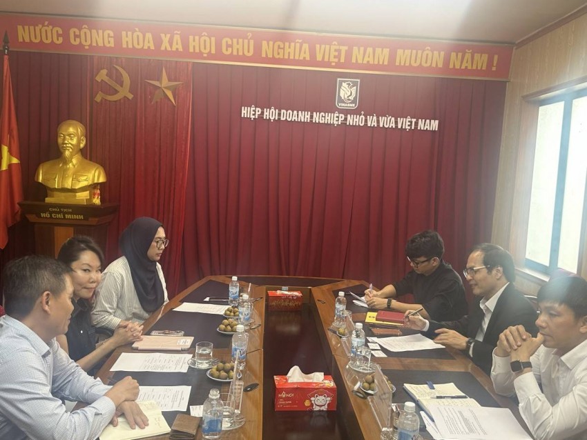 TS. Tô Hoài Nam – Phó Chủ tịch Thường trực kiêm Tổng Thư ký Trung ương Hội – đã làm việc với bà Elaine Chia, Tổng Giám đốc khu vực APEC của Tập đoàn Comexposium (Pháp)