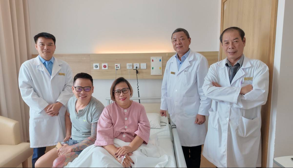 Vinmec Đà Nẵng mổ cấp cứu loại bỏ khối u buồng trứng khổng lồ cho bệnh nhân suy thận
