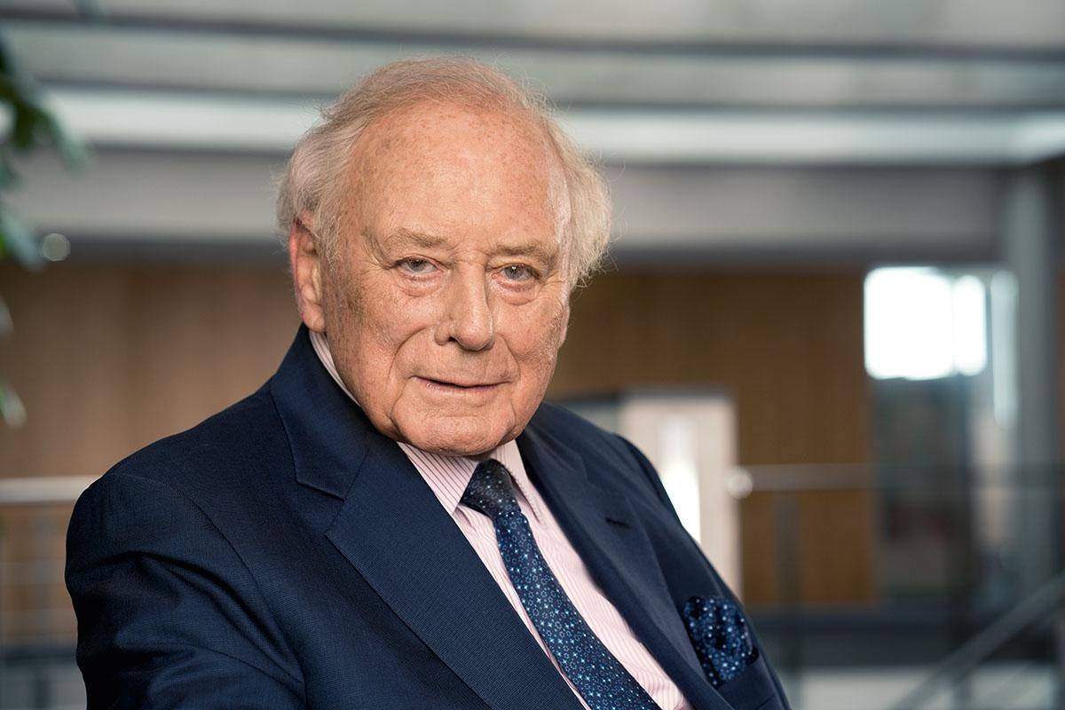 Reinhold Würth, Chủ tịch danh dự Würth Group, là người đưa doanh nghiệp gia đình từ cửa hàng ốc vít hai nhân viên trở thành tập đoàn phân phối vật tư công nghiệp hàng đầu thế giới.