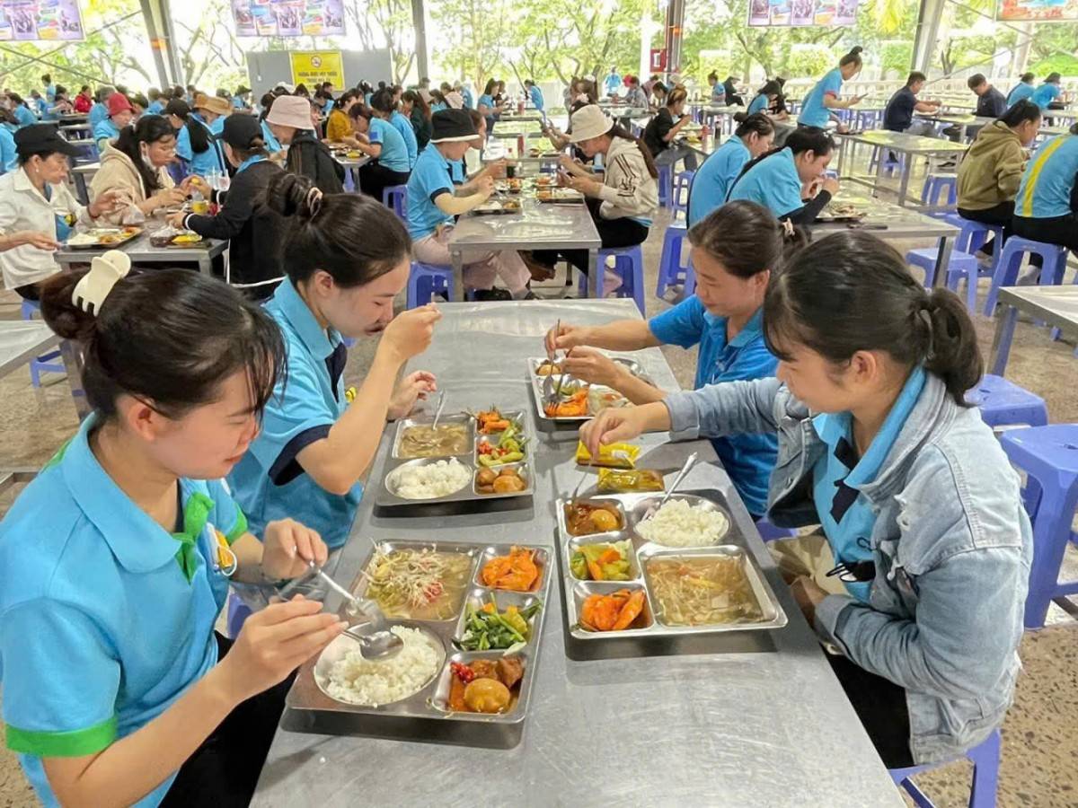 Từ một bữa cơm đến văn hóa đồng hành cùng người lao động