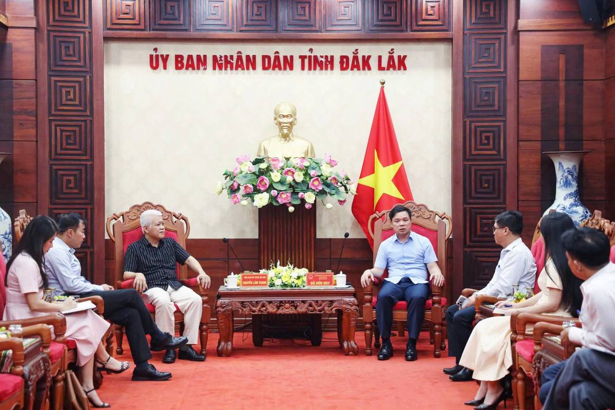 Lãnh đạo UBND tỉnh Đắk Lắk và lãnh đạo TikTok Việt Nam trao đổi, định hướng hợp tác truyền thông, quảng bá hình ảnh tỉnh Đắk Lắk, trong đó có quảng bá Lễ hội sầu riêng Đắk Lắk năm 2026.