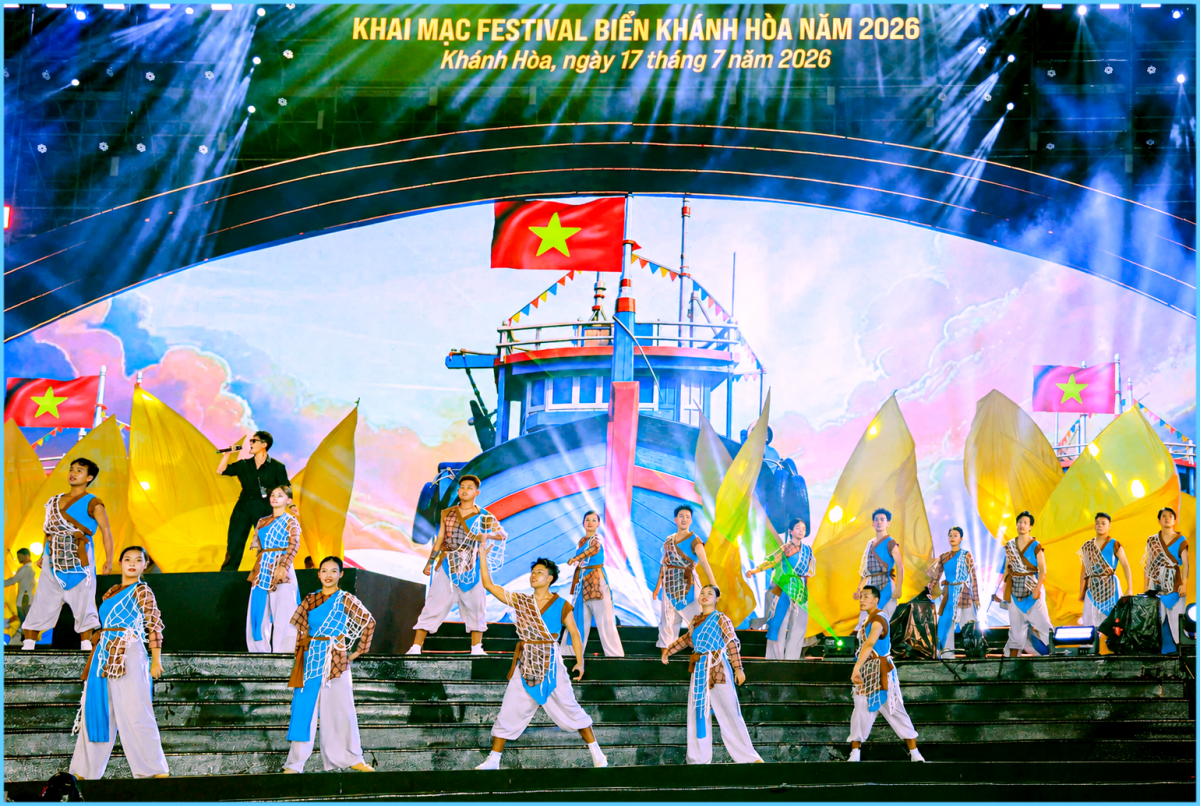 Chạm đến “Sắc màu đại dương - Vươn tầm quốc tế” trong đêm khai mạc lễ hội  Festival Biển Khánh Hòa