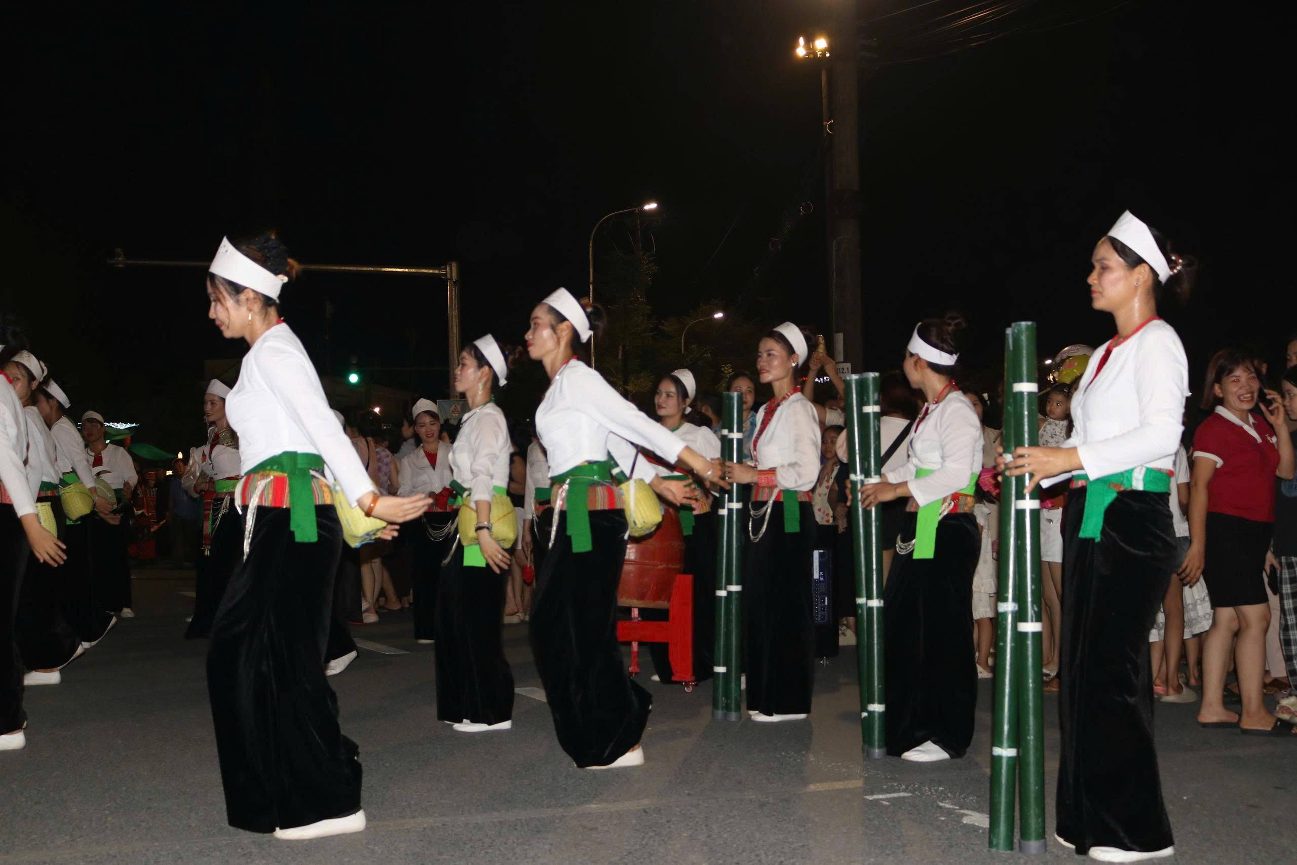 Lào Cai hiện thực hóa kinh tế đêm từ những giá trị bản sắc văn hóa