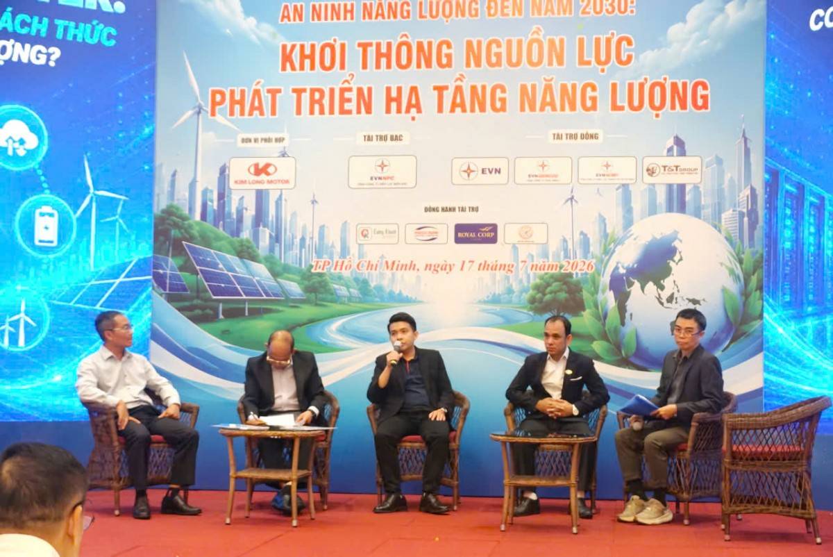 Phần tọa đàm cùng cách chuyên gia. (Ảnh: Uyển Nhi)