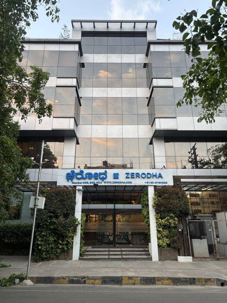 Zerodha hiện là công ty môi giới chứng khoán có lượng khách hàng lớn nhất Ấn Độ. Nền tảng giao dịch Kite được đánh giá cao nhờ tốc độ xử lý, giao diện đơn giản và trải nghiệm người dùng ổn định.