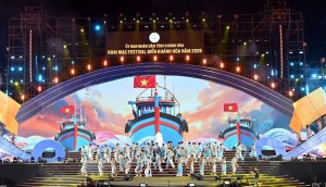 Khai mạc lễ hội festival Biển Khánh Hòa 2026, nghệ thuật hiện đại sân khấu 3D hoành tráng, thu hút hàng ngàn người