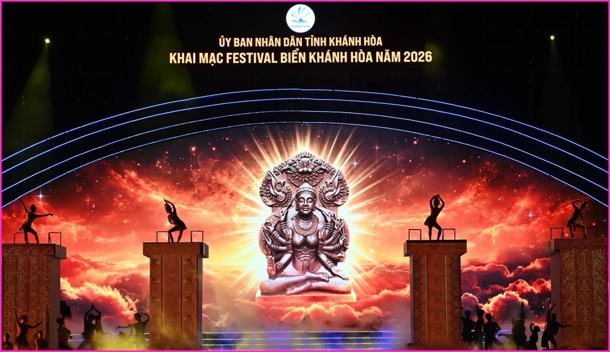 Khai mạc lễ hội festival Biển Khánh Hòa 2026, nghệ thuật hiện đại sân khấu 3D hoành tráng, thu hút hàng ngàn người