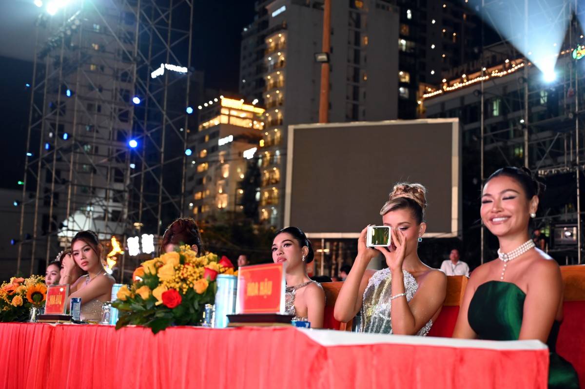Khai mạc lễ hội festival Biển Khánh Hòa 2026, nghệ thuật hiện đại sân khấu 3D hoành tráng, thu hút hàng ngàn người
