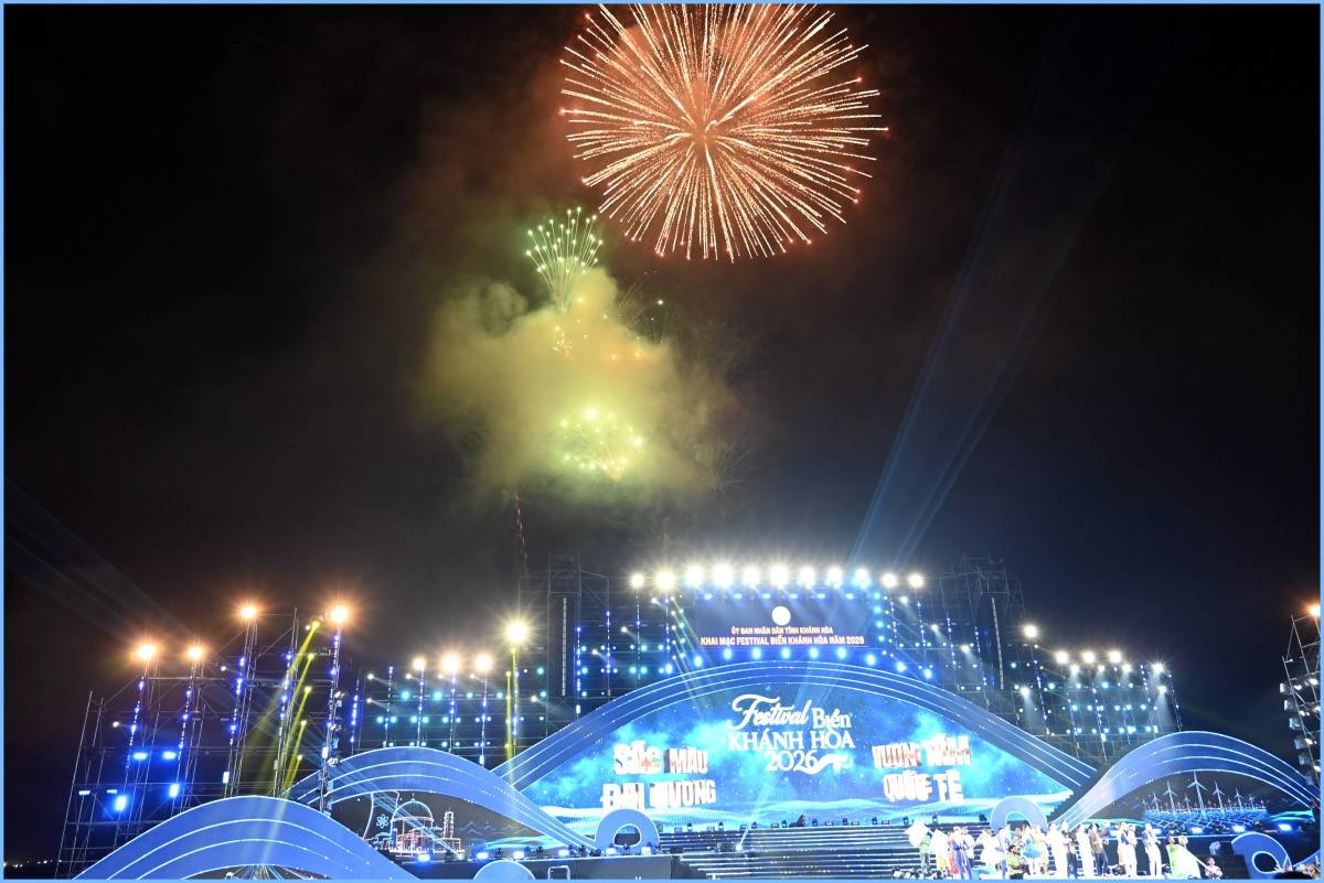 Khai mạc lễ hội festival Biển Khánh Hòa 2026, nghệ thuật hiện đại sân khấu 3D hoành tráng, thu hút hàng ngàn người