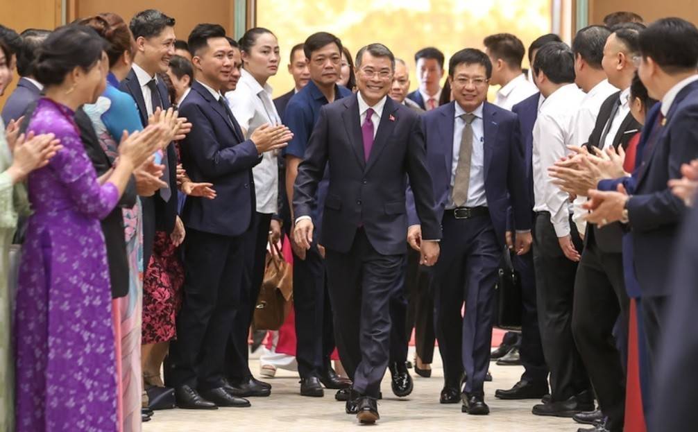 Thủ tướng Chính phủ Lê Minh Hưng đến dự Hội nghị Thường trực Chính phủ với cộng đồng doanh nghiệp - Ảnh: VGP/Nhật Bắc
