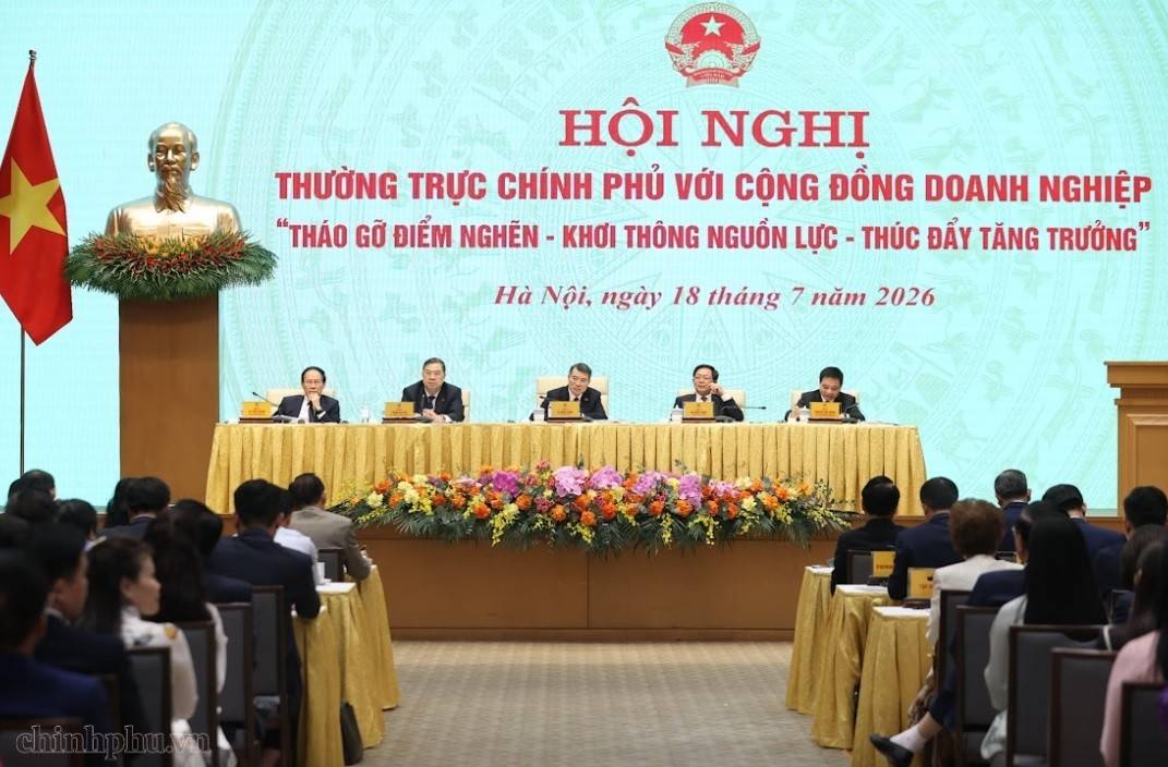 Thủ tướng cùng các Phó Thủ tướng chủ trì Hội nghị - Ảnh: VGP/Nhật Bắc