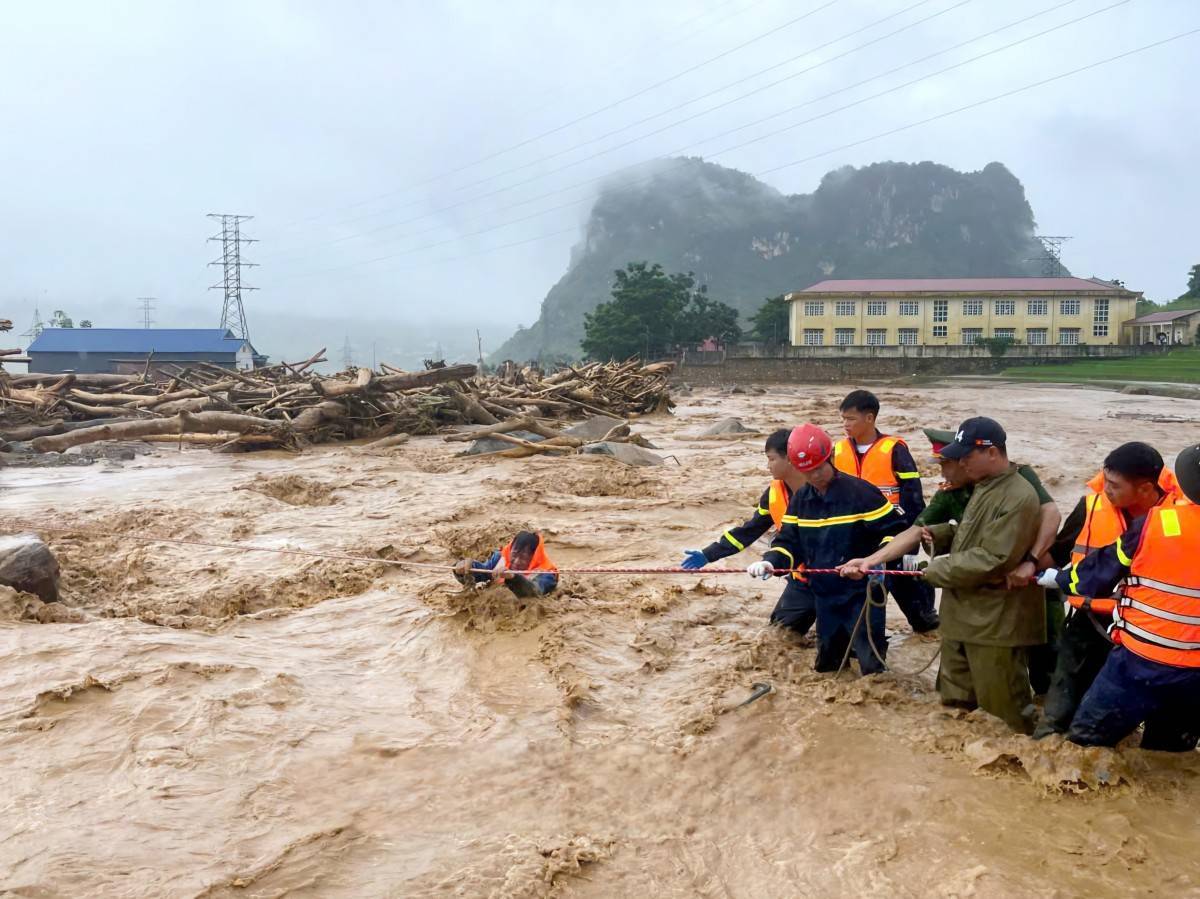Lai Châu chỉ đạo khẩn ứng phó mưa lũ, trực ban 24/24 giờ