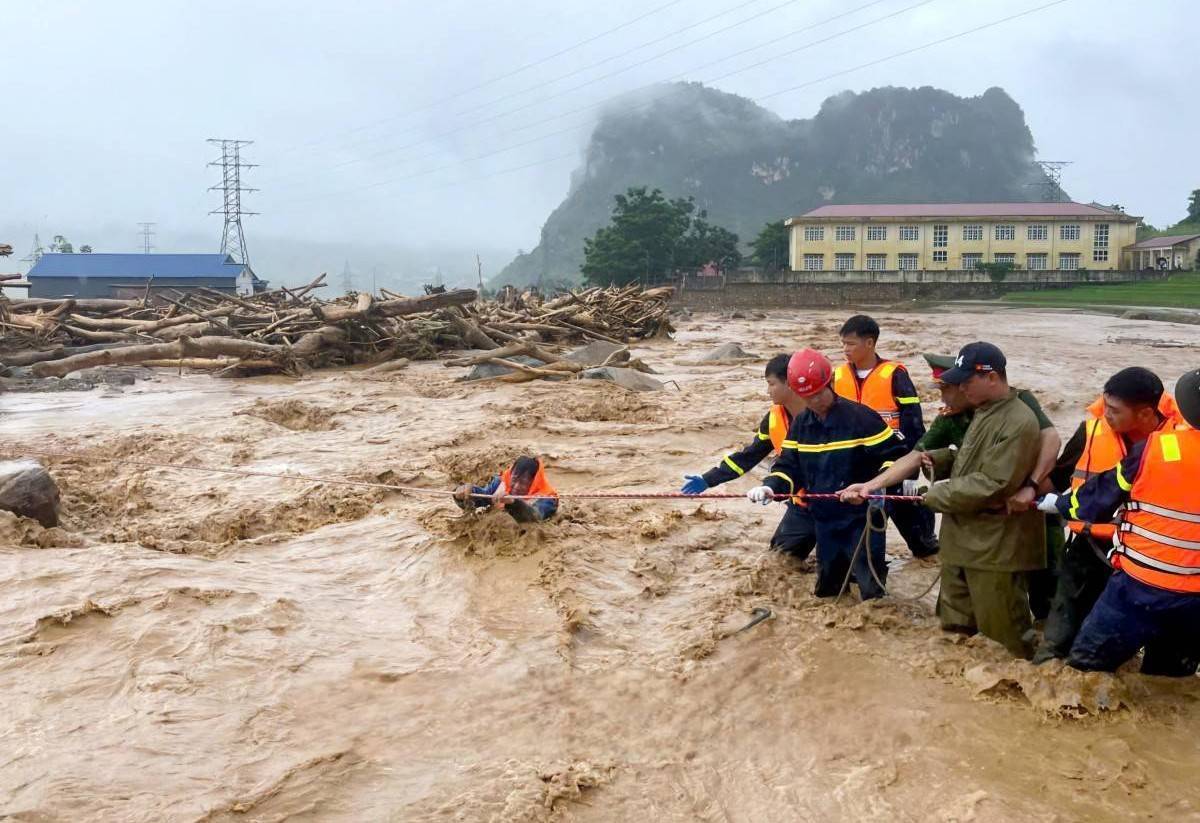 Lai Châu chỉ đạo khẩn ứng phó mưa lũ, trực ban 24/24 giờ