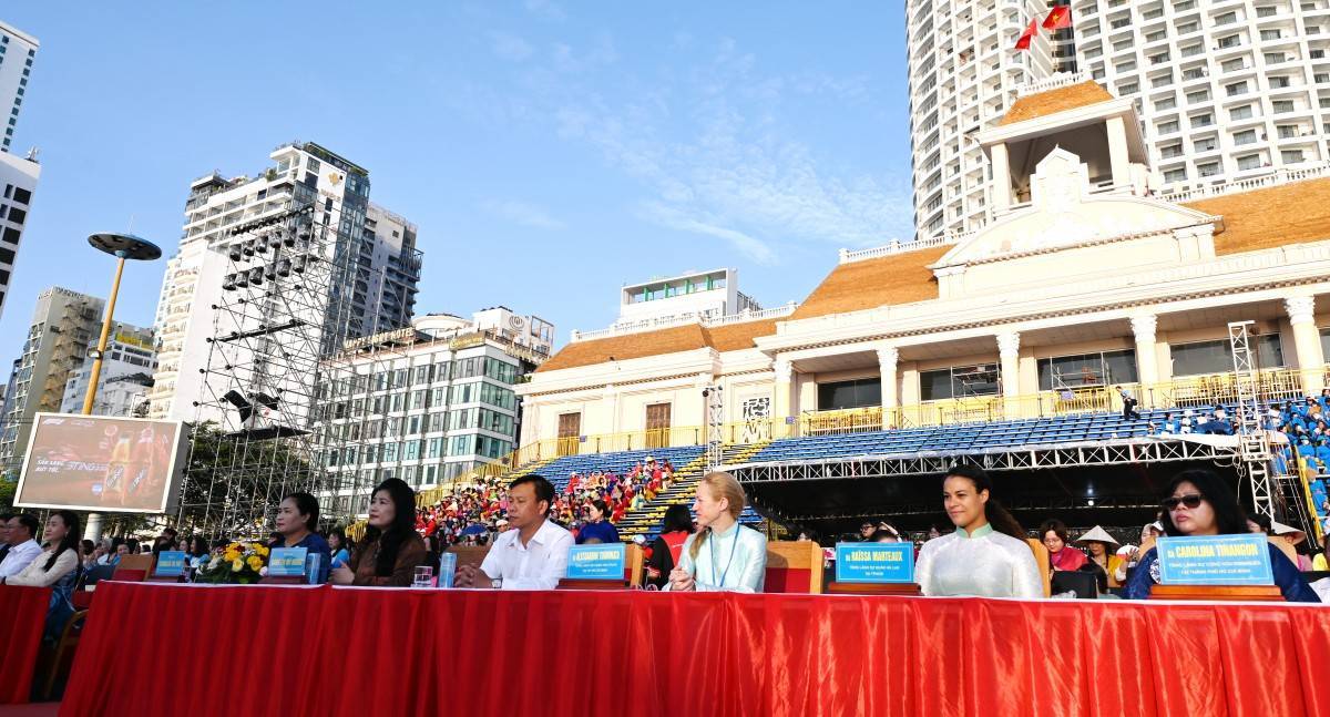 Chào Festival biển 2026 Lễ hội áo dài “Sắc màu của Biển” rực rỡ trên cung đường biển đẹp nhất Nha Trang