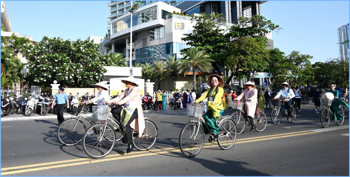 Chào Festival biển 2026 Lễ hội áo dài “Sắc màu của Biển” rực rỡ trên cung đường biển đẹp nhất Nha Trang