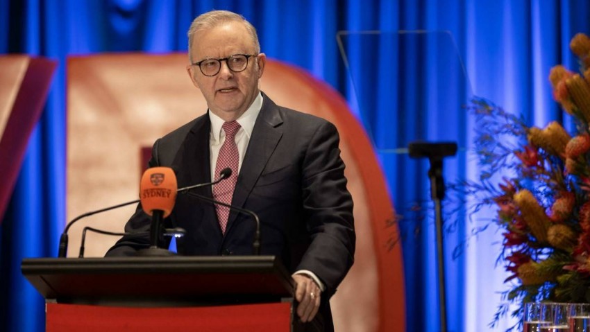 Thủ tướng Australia Anthony Albanese công bố chính sách khung toàn quốc về AI tại Đại học Sydney, ngày 